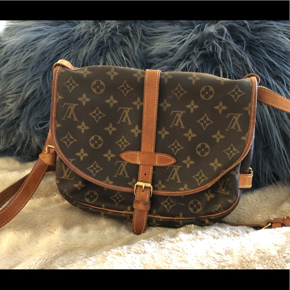 Louis Vuitton Saumur Messenger Bag Monogram Canvas